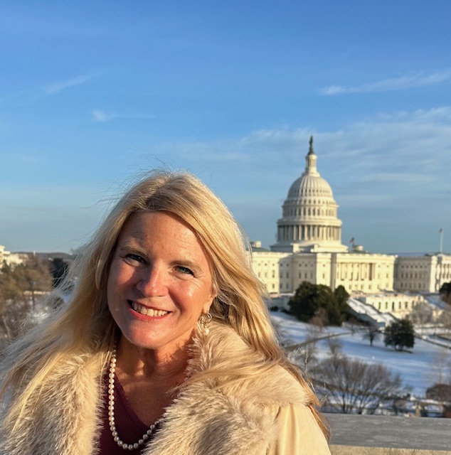 Sarah Thompson headshot in Washington D.C.